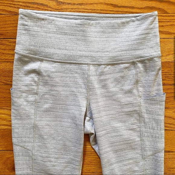 ATHLETA High Rise Jacquard Mesh Chat Capri S - Picture 4 of 6